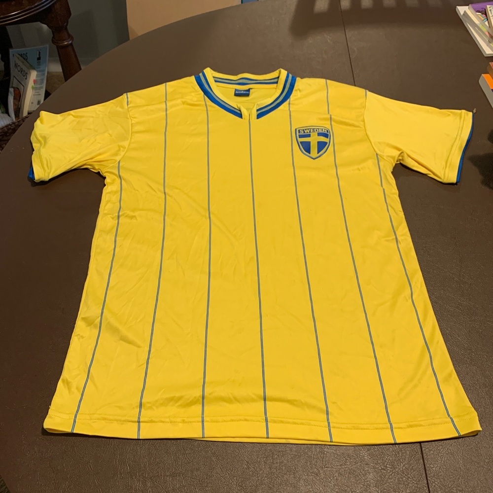 Team Sweden Sverige SVFF Football Soccer Jersey Men's Small  By Nordic Yellow.